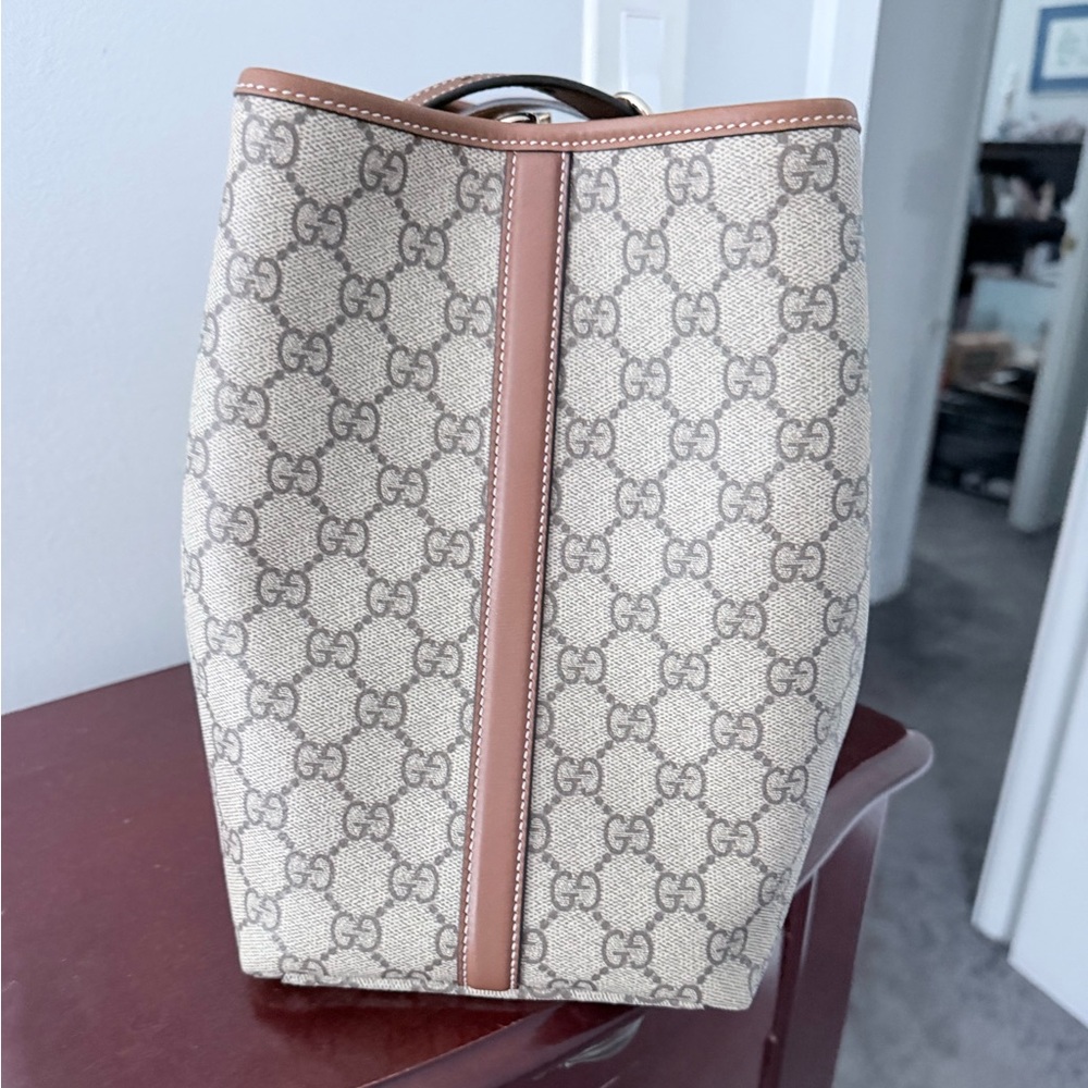 Gucci Tote - Picture 4 of 9